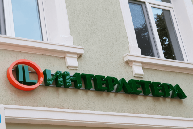 Acrylic channel letters - Interletera