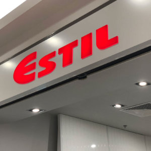 Estil Пловдив с ефектна светеща реклама Estil Пловдив с ефектна светеща реклама