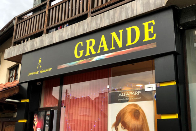 Sign at Etropole for beauty salon