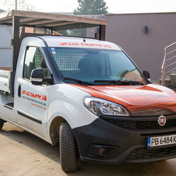 Брандиране на автомобил на Метал Комерс-70 с фолио 3M IJ180 Брандиране на автомобил на Метал Комерс-70 с фолио 3M IJ180