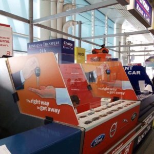 Предпазен екран за офис на летище