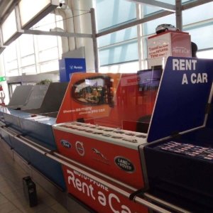 Предпазен параван от плексиглас за офиси на летище