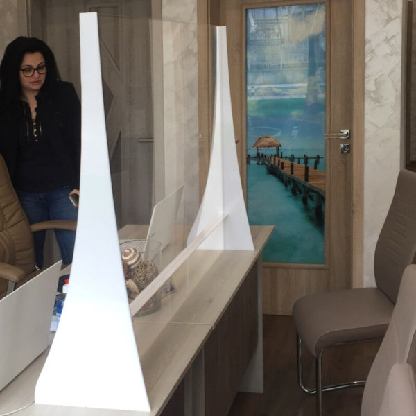 Защитни прегради от плексиглас