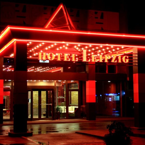 Светещи обемни букви на покрива на хотел Лайпциг – Пловдив Светещи обемни букви на покрива на хотел Лайпциг - Пловдив