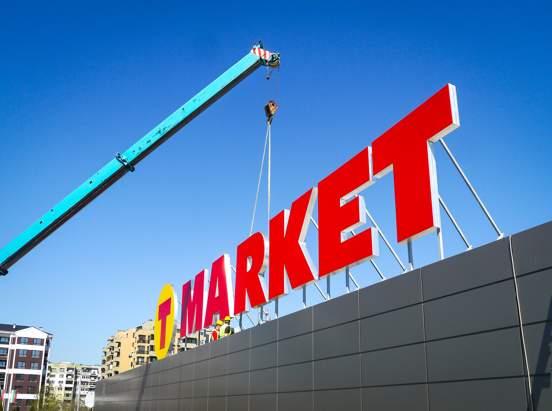 Giant letters mounting