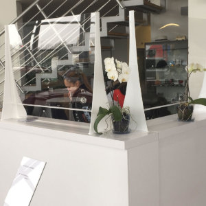 Ъглов защитен параван за коронавирус