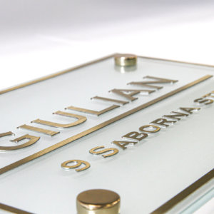 Букви от златиста драна неръждавейка Букви от златиста драна неръждавейка