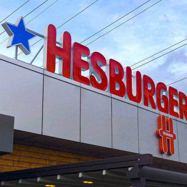 Illuminated channel letters made of plexiglass and aluminium - HESBURGER