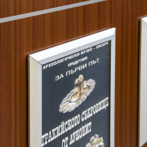 Вертикална светеща табела