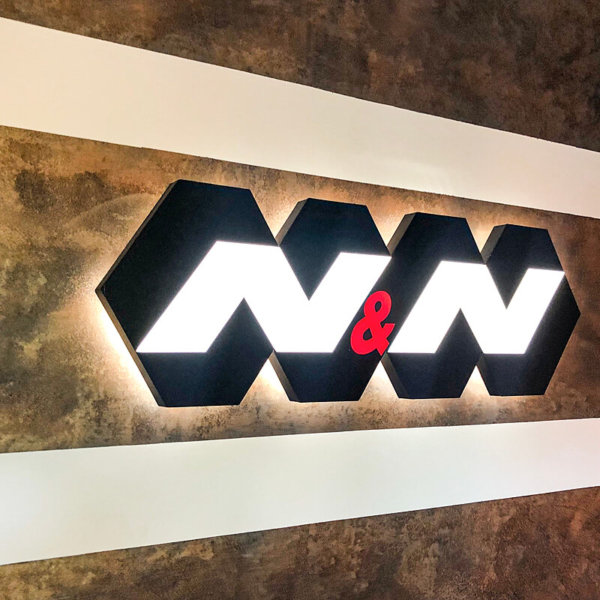 Светещо обемно лого N&N TRANS Светещо обемно лого N&N TRANS