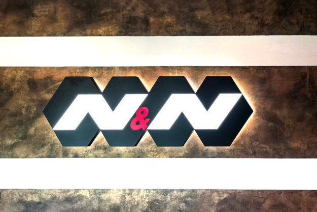 Channel letters with halo lightening