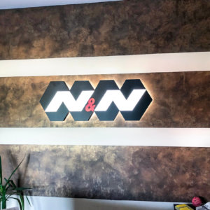 Светещо обемно лого N&NTRANS Светещо обемно лого N&NTRANS