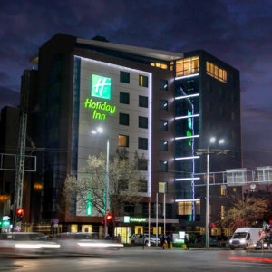 Holiday Inn - светещ тотем