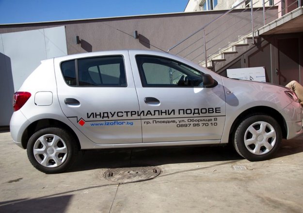 Branding company car with advertising graphics - Izoflor