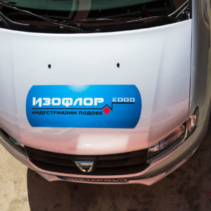 Брандиране на служебен автомобил с рекламни графики за Изофлор, лого