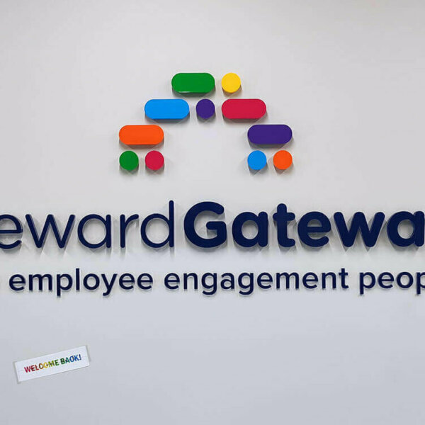 Релефни букви Reward Gateway