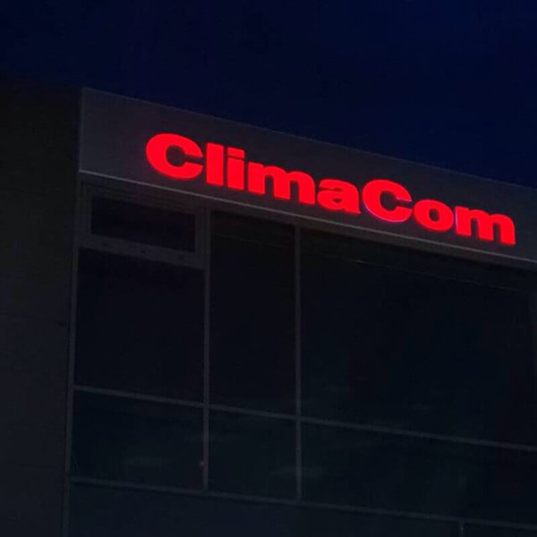 ClimaCom Пловдив – цялостно брандиране на новооткрит шоурум, нощ ClimaCom Пловдив - цялостно брандиране на новооткрит шоурум, нощ