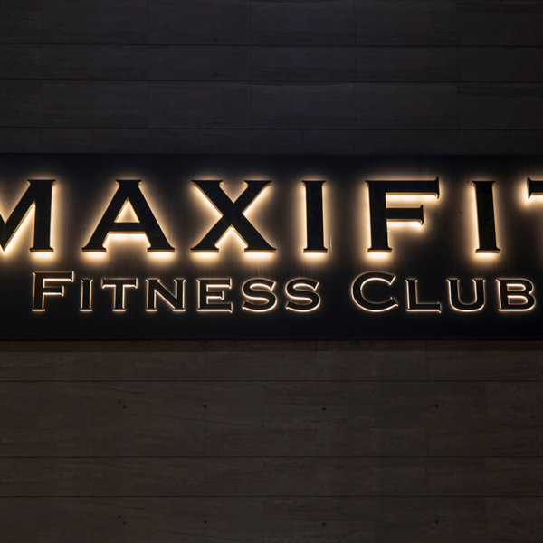 Контражурно осветени назад букви от инокс - MAXIFIT Fitness club