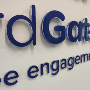 Релефни букви от плексиглас тип сандвич - Reward Gateway