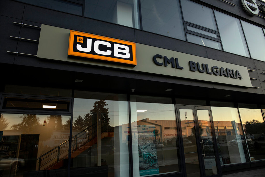 Светеща табела и букви от инокс за JCB във Варна