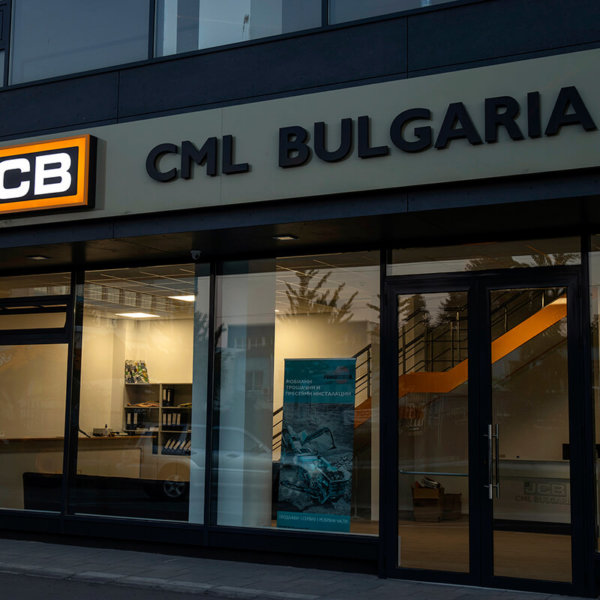 Светеща табела и букви от неръждавейка - JCB