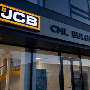 Светеща табела и букви от неръждавейка – JCB, Варна Светещи табели - Варна, букви от неръждавейка - JCB