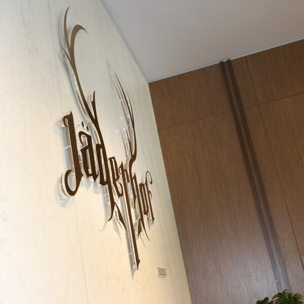 Букви от златна неръждавейка – Хотел Jagerhof Букви от златна неръждавейка - Хотел Jagerhof