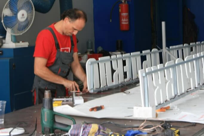 Plexiglass letters - Manufacturing process
