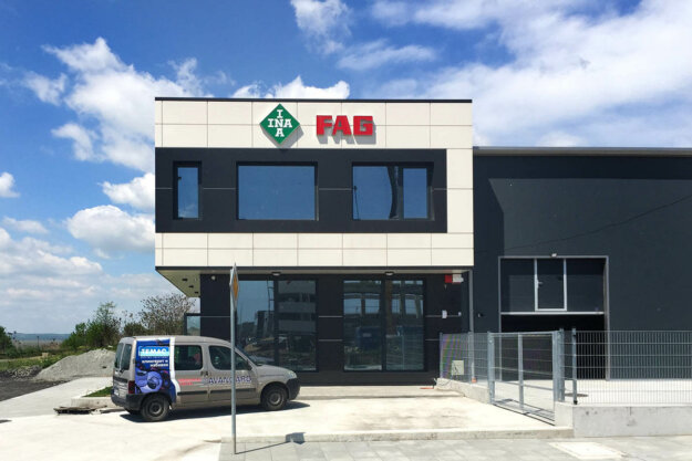 Illuminated channel letters for Avangard Consult