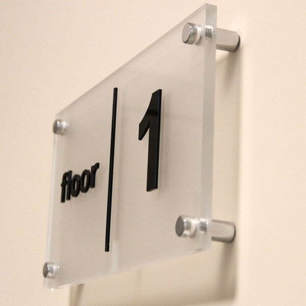 Интериорна табела с дистанционери, хотел - етаж 1