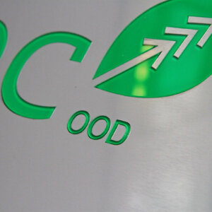 Sunotec – интериорна табела, неръждаема ламарина и вградени букви от плексиглас Ефектна интериорна табела Sunotec от неръждаема ламарина