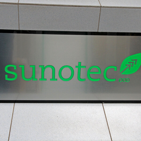 Atractive stainless steel sign with embossed acrylic letters – Sunotec Atractive stainless steel sign with embossed acrylic letters - Sunotec