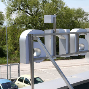 Конструкция от неръждавейка за светещи обемни букви - GV Logistics