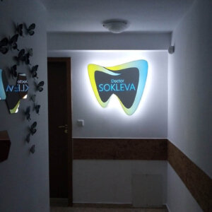 Нестандартна светеща табела от плексиглас и фолио Нестандартна светеща табела от плексиглас