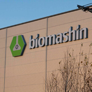 Обемни букви и лого от плексиглас и алуминиеви страници за Biomashin