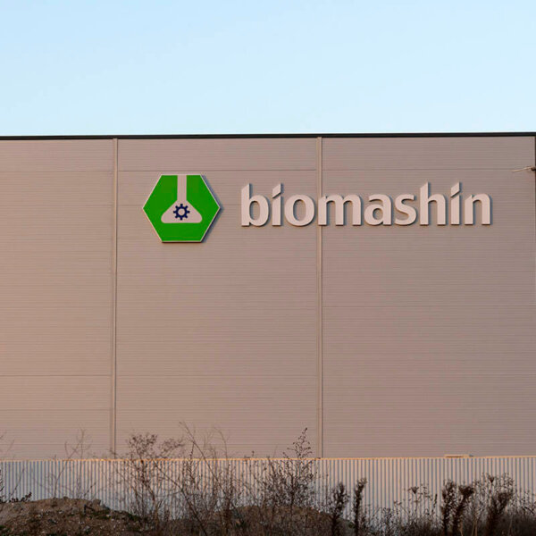 Channel letters and logo made of plexiglass and aluminum pages – Biomashin Channel letters and logo for Biomashin