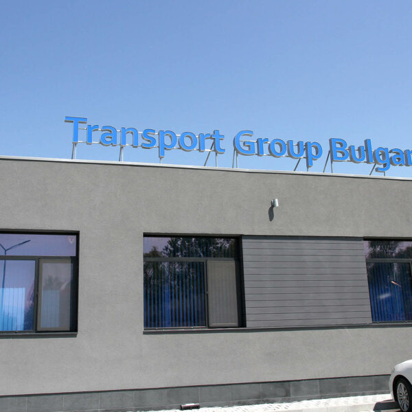 Illuminated channel letters with Aluminum pages and a Plexiglass face - GV Logistics