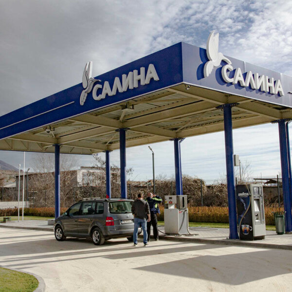 Светещи букви и лого от плексиглас – Salina Oil Светещи букви и лого от плексиглас - бензиностанция Salina Oil, Карлово