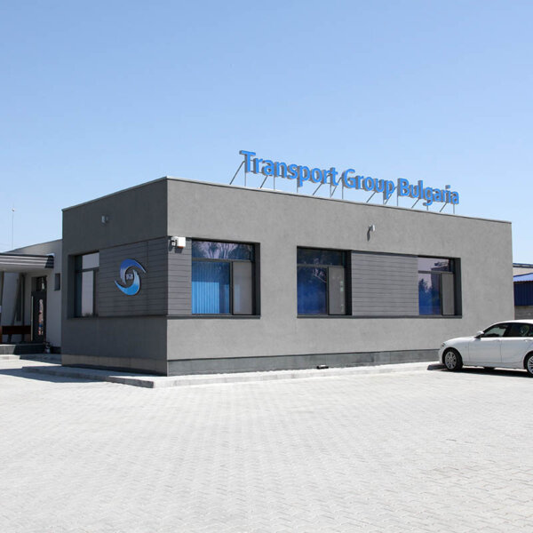 Transport Group Bulgaria - светещи обемни букви за фасадата на сграда GV Logistics