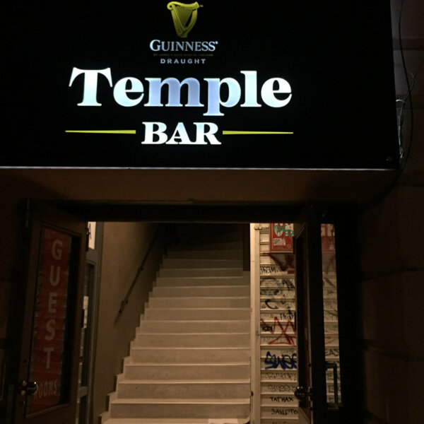 Светеща табела за Бар Temple