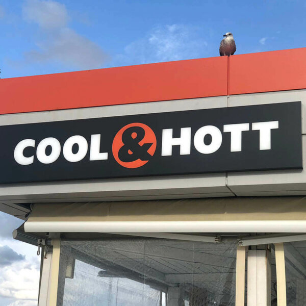 Светеща табела от бонд и релефни букви – Cool and hott Светеща табела от еталбонд - Cool and Hott, Свети Влас