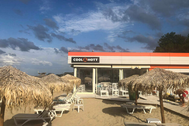 Illuminated composite panel sign for Cool&Hott, St Vlas