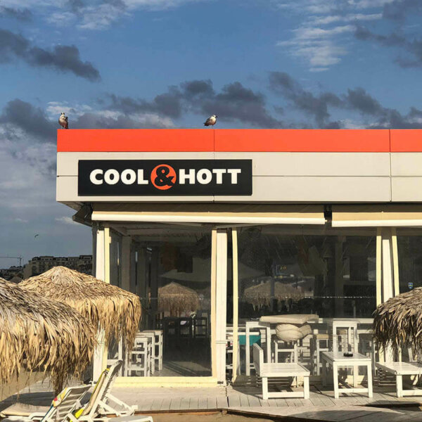 Illuminated composite panel sign for Cool&Hott, St Vlas Светеща табела от бонд и релефни Illuminated composite panel sign and Plexiglass letters - Cool&hott- Cool and hott
