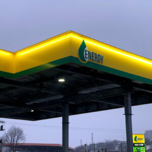 Светещи табели с цени, букви от PVC и зелена лента фолио за бензиностанция Energy Oil