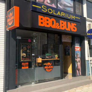Брандиране на обект BBQ & Buns, Пловдив Цялостно брандиране на обект BBQ & Buns, Пловдив