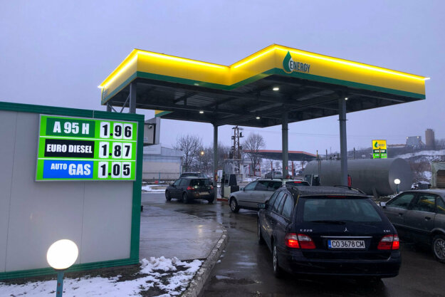 Illuminated flexible face signs, channel letters and PVC film for Energy Oil, Dragoman