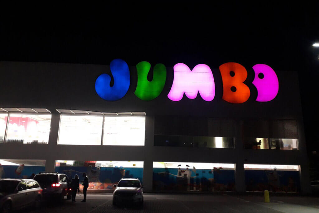 Обемни светещи букви JUMBO-преди ремонт от Рекламна агенция Медия Дизайн