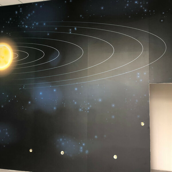 Wrapping a wall with self-adhesive film Стена със самозалепващо фолио - облепяне