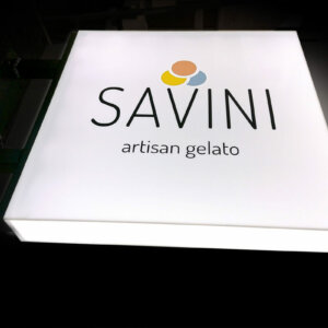 Светеща конзолна табела за Savini, София Двустранно светеща конзолна табела - Savini, софия