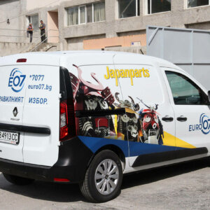 Облепяне на фирмен автомобил с рекламни графики за EURO 07